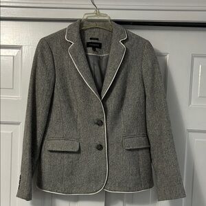 Talbots Aberdeen Gray & White Herringbone Wool Blazer with White Piping. Size 4